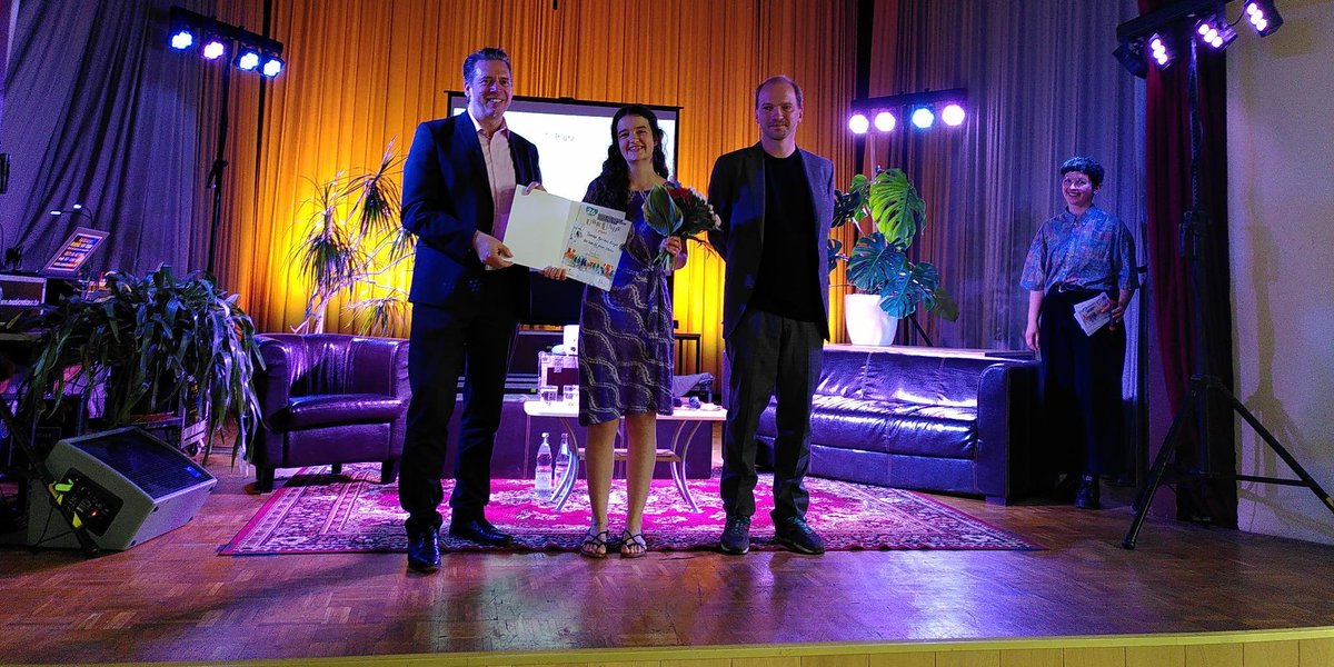 🙌 Herzlichen Glückwunsch! Auf Schloss Roßla zeichnete Kulturstaatssekretär #Putz heute die beeindruckendsten Einreichungen zum diesjährigen Kinder- und Jugendkulturpreis aus. 630 Kinder und Jugendliche aus ganz Sachsen-Anhalt hatten sich mit ihren Projekten beworben. #KulturLSA