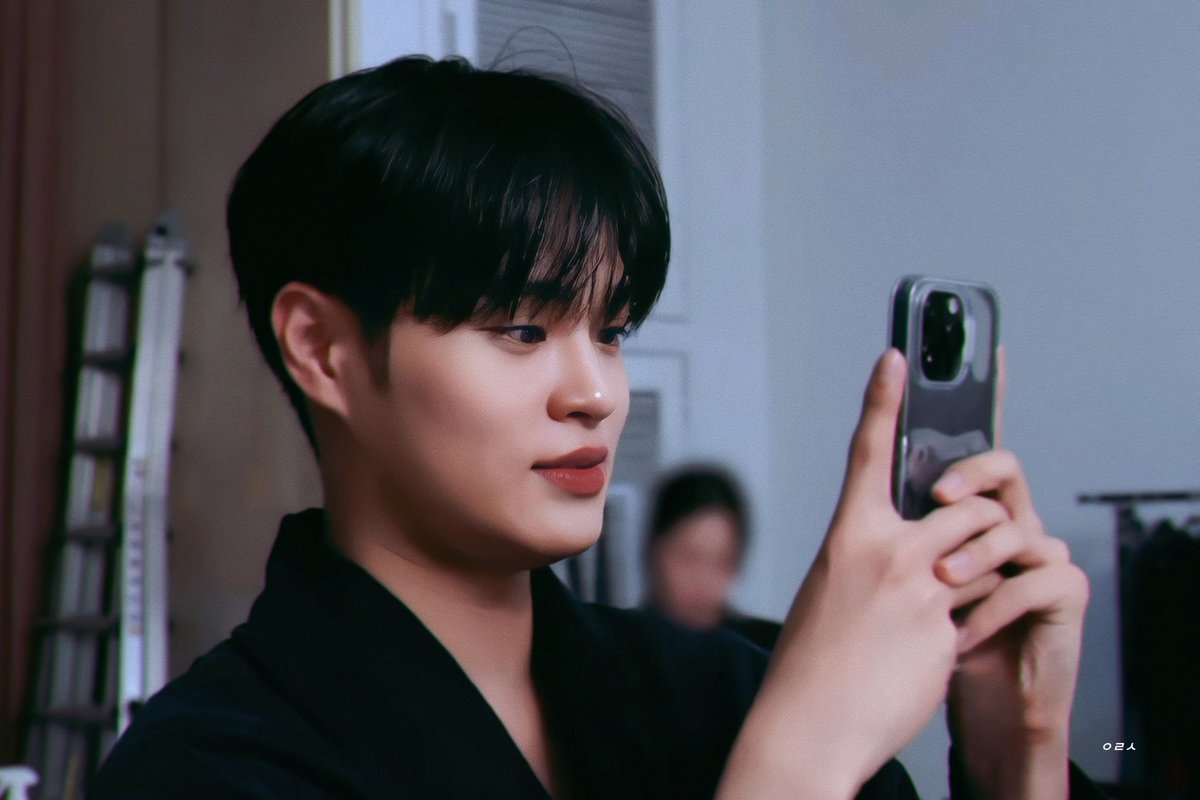 eroshwi's tweet photo. (;ﾟДﾟ)!(;ﾟДﾟ)! 🖤

#이대휘 #에이비식스
#LEEDAEHWI #AB6IX https://t.co/P9eSuyHAyK