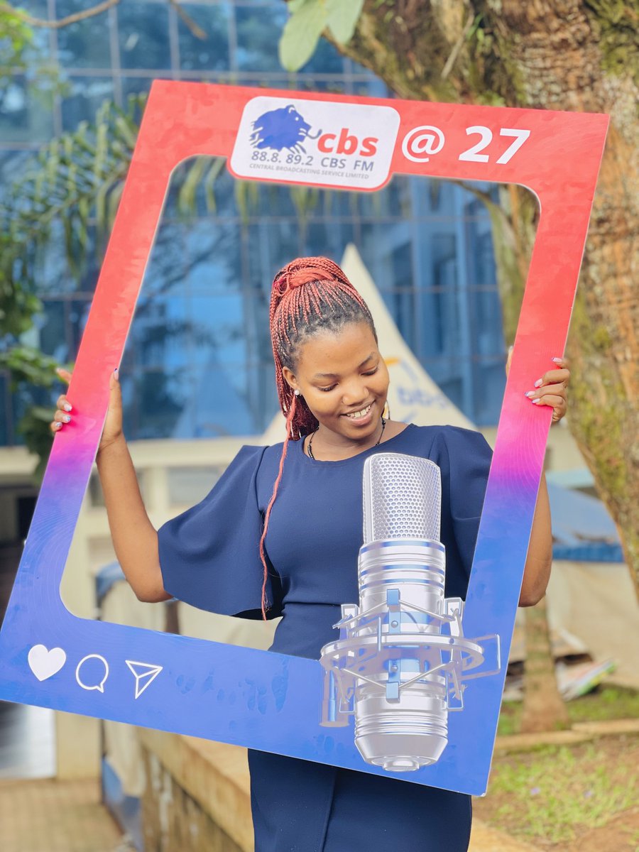 Suezanie3's tweet photo. Emyaka giweze abiri mu musanvu(27) oluvannyuma lwa Ssaabasajja Kabaka okusiima radio @cbsfm_ug etandikibwewo  ebeere omukutu ogugatta abantu be mu Uganda awamu n'ensi yonna. Yogaayoga  @cbsfm_ug .
Ssaabasajja Kabaka awangaale! https://t.co/4I8ko6OIHw