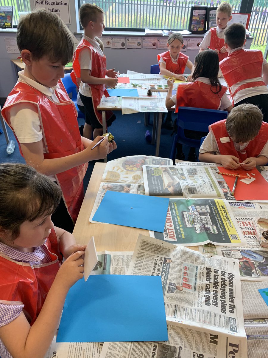 We are exploring printing using a range of natural objects and sone of our own printing tiles to create the background for our Frida Kahlo inspired portrait #printing #getcreative