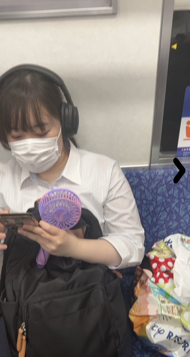 styby267's tweet photo. ありえない馬鹿女
下り相鉄線鶴ヶ峰で降りた女が混雑している電車で座席に荷物置いていた。常識なさ過ぎ https://t.co/XbY8nJdzU3