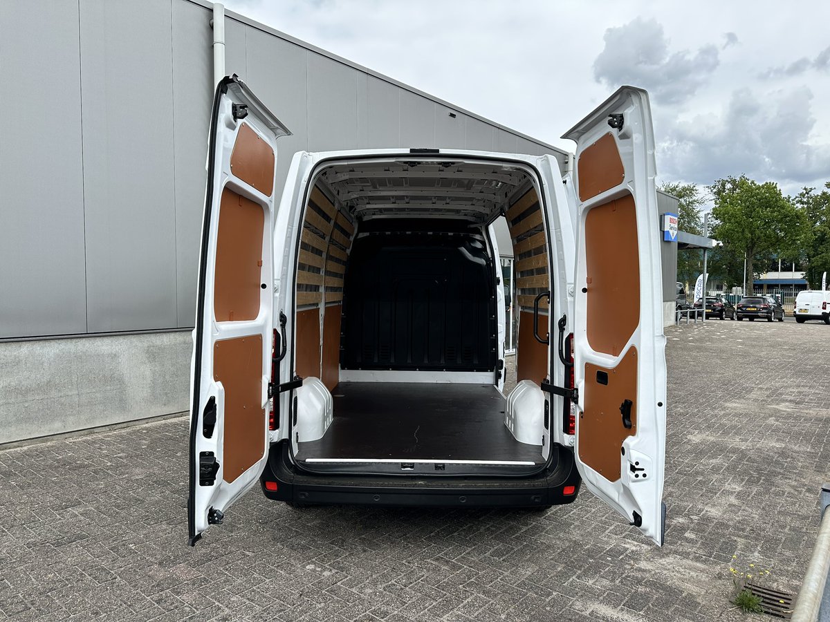 LiewesRoden's tweet photo. Ga je verhuizen of moet je iets groots ophalen wat niet in je auto past? Vanaf nu kan je naast een personenauto ook een grote bestelbus of verhuisbus met lift bij ons huren. Boek je auto of bus gemakkelijk via https://t.co/TzD6nv2aOy of bezoek ons bedrijf. 🚐🚗✅

#autoverhuur https://t.co/6ZWAzO7QRw