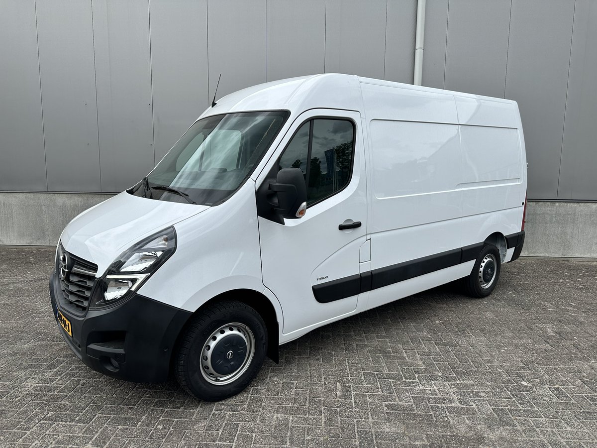 LiewesRoden's tweet photo. Ga je verhuizen of moet je iets groots ophalen wat niet in je auto past? Vanaf nu kan je naast een personenauto ook een grote bestelbus of verhuisbus met lift bij ons huren. Boek je auto of bus gemakkelijk via https://t.co/TzD6nv2aOy of bezoek ons bedrijf. 🚐🚗✅

#autoverhuur https://t.co/6ZWAzO7QRw
