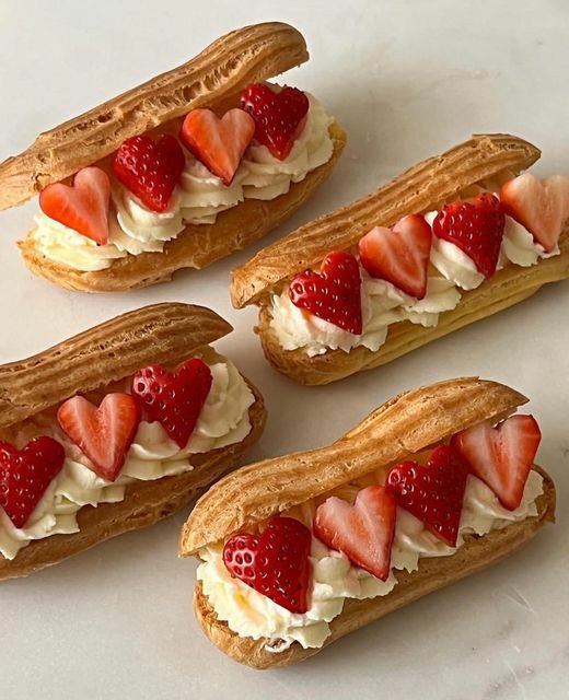 dolliefae's tweet photo. strawberry eclairs https://t.co/ZlF4BYYqhb