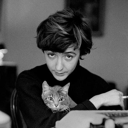 "La felicidad, para mí consiste en gozar de buena salud, en dormir sin miedo y despertar sin angustia". 
Françoise Sagan
#Fuedicho