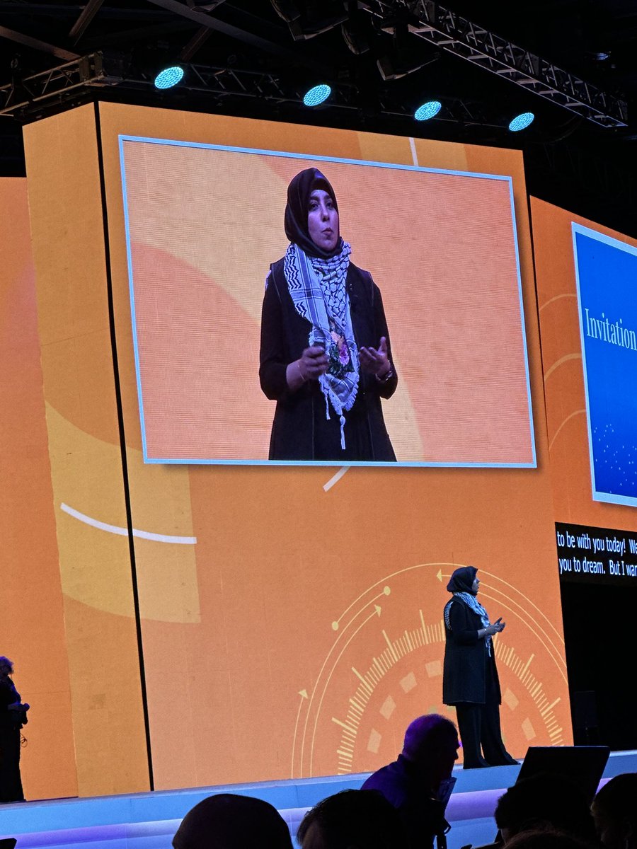 DerrickSwistak's tweet image. Watching @SJEducate rock the main stage this morning at #iste! She is so inspiring! #207lead
"Be bold. Dream bold. Build the future that you want to see because you are the architect and you make these choices."
“Student agency is more than a choice board.”