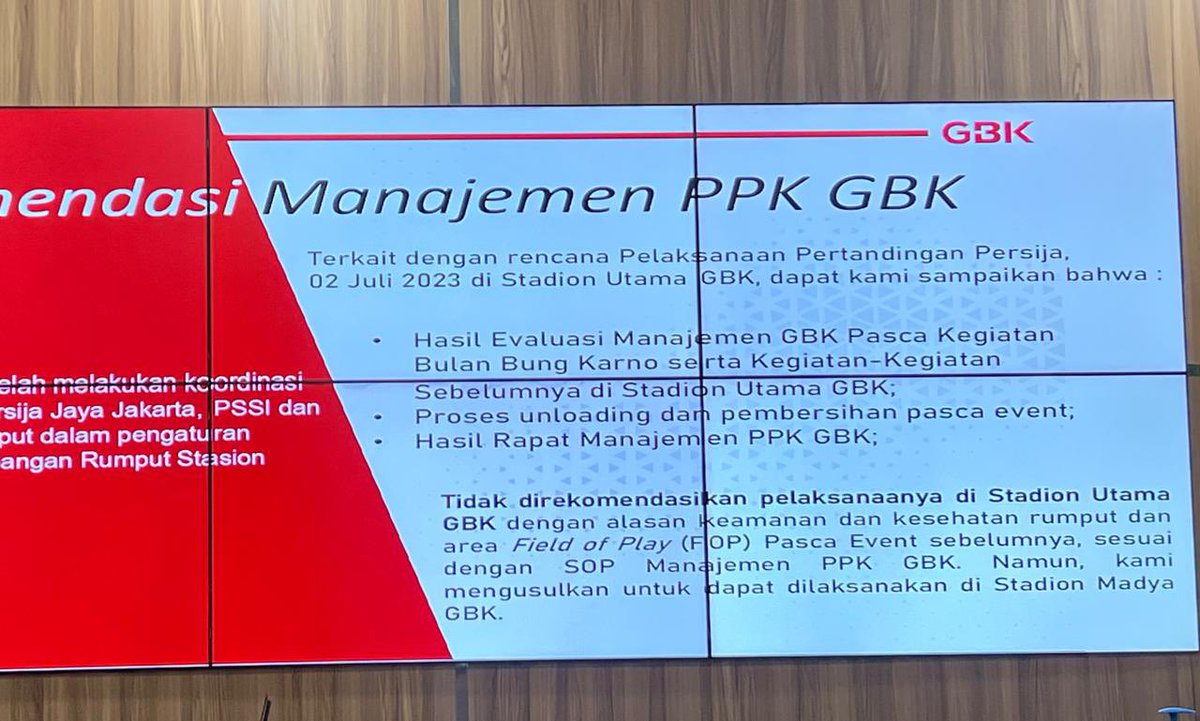 MAIN BOLA                         KONSER DAN           NGERUSAK                      ACARA ULANG   
RUMPUT ✅              TAHUN MERUSAK 
                                                    RUMPUT ❌