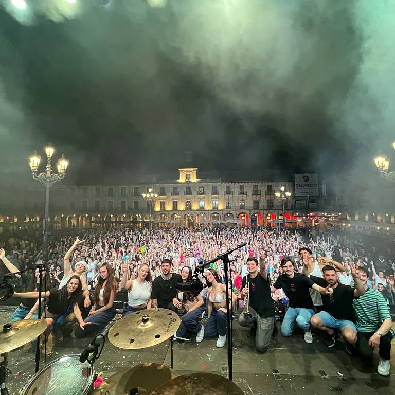 Lo de la DrumShow en la Plaza Mayor de León fue espectacularmente especial  🎧🎶🦁