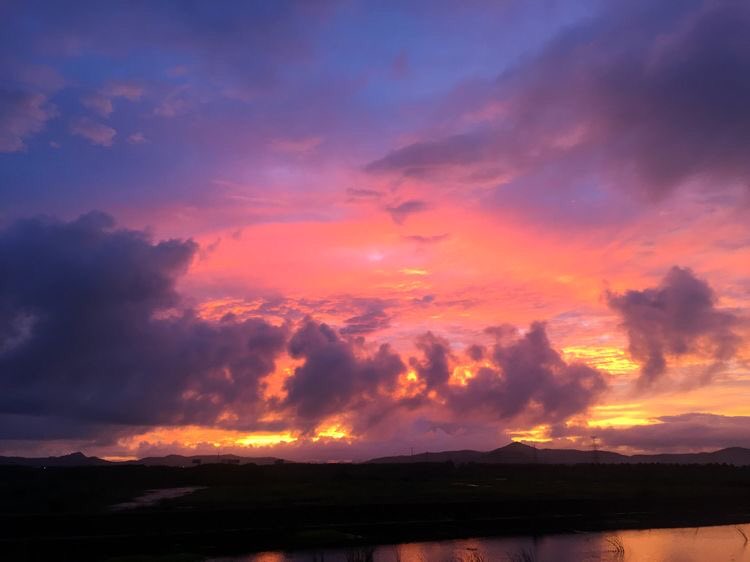 RT @violettweets_: pink and purple sky. https://t.co/QZaAHJnHit