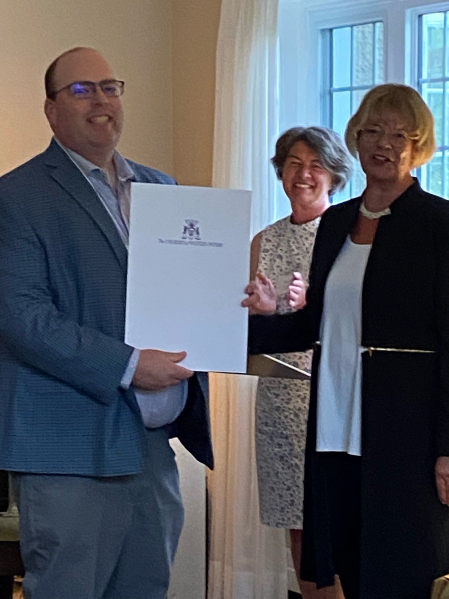 Chemistry at Western (@westernuchem) on Twitter photo Congratulations to our very own Professor Joe Gilroy <a href="/GilroyGroup/">Joe Gilroy</a> receiving the Edward G. Pleva Award for Excellence in Teaching. #Westernu top honour for teaching! Thanks for all you do towards our educational mission! <a href="/westernuScience/">Western Science</a> Congratulations to our very own Professor Joe Gilroy <a href="/GilroyGroup/">Joe Gilroy</a> receiving the Edward G. Pleva Award for Excellence in Teaching. #Westernu top honour for teaching! Thanks for all you do towards our educational mission! <a href="/westernuScience/">Western Science</a>