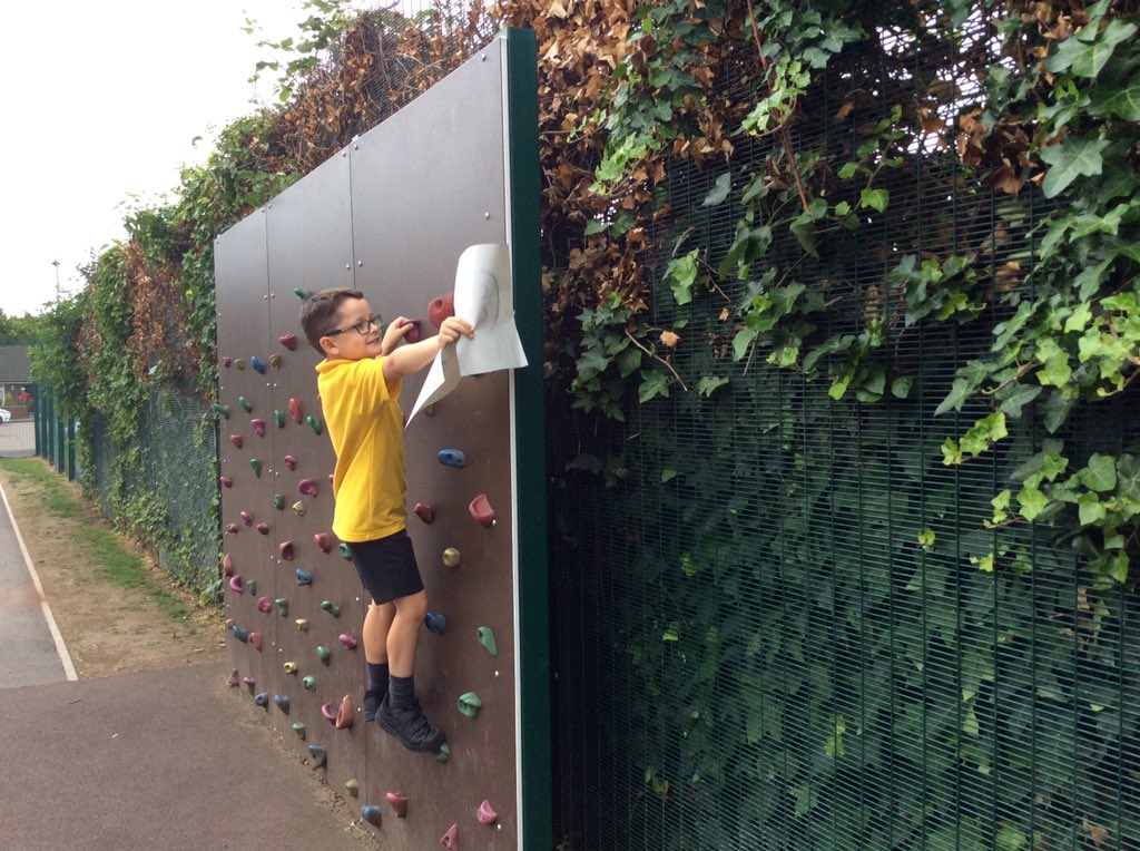 Y2_Vinnies's tweet photo. Year 2 were really excited to do a Treasure Hunt as part of their English lesson today and will be looking at writing a police report to recount the events of the day! #talk4writng #storyhook https://t.co/I18DFSjLOl