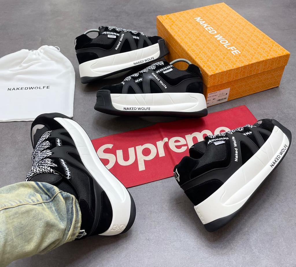 Staremperess's tweet photo. Stock: Naked wolfe, Louis vuitton.
price: 13,500 each .
Sizes: 41-46
Colors: As seen. https://t.co/fKAq7y18c2