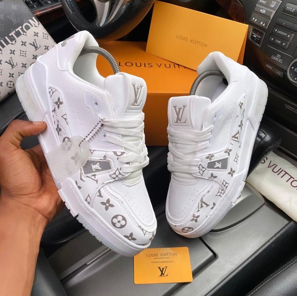 Staremperess's tweet photo. Stock: Naked wolfe, Louis vuitton.
price: 13,500 each .
Sizes: 41-46
Colors: As seen. https://t.co/fKAq7y18c2