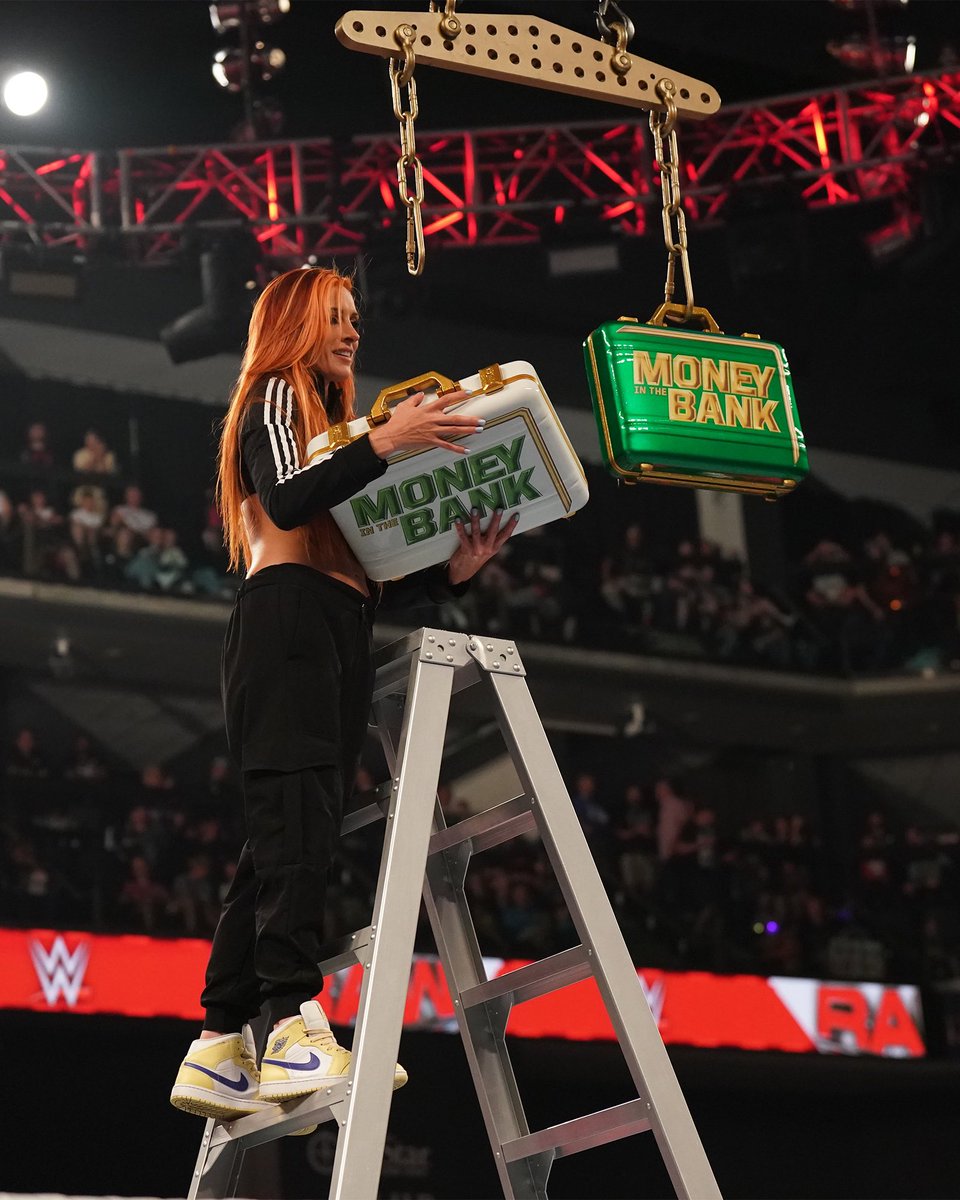 beckystellaride's tweet photo. first off, MOTHERRRR! second, #ManInTheBank !!! everything is right there, the home crowd, the past failed attempts, all crowds are fully behind her, her confidence… i think it’s the perfect time which means wwe probably will not capitalize on it but hey we could only hope. https://t.co/RbQLVkCRZ6