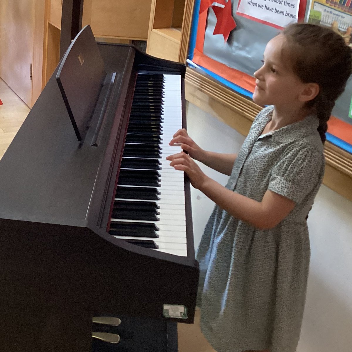 Y1Y2ManorPrep's tweet photo. Last week, Eliza played the piano for her friends in Year 1 and 2 as they arrived for assembly
@manorprep #ManorPrep #Abingdon #Year1 #Year2 #Assembly #School #Piano https://t.co/4XM7SahSKM