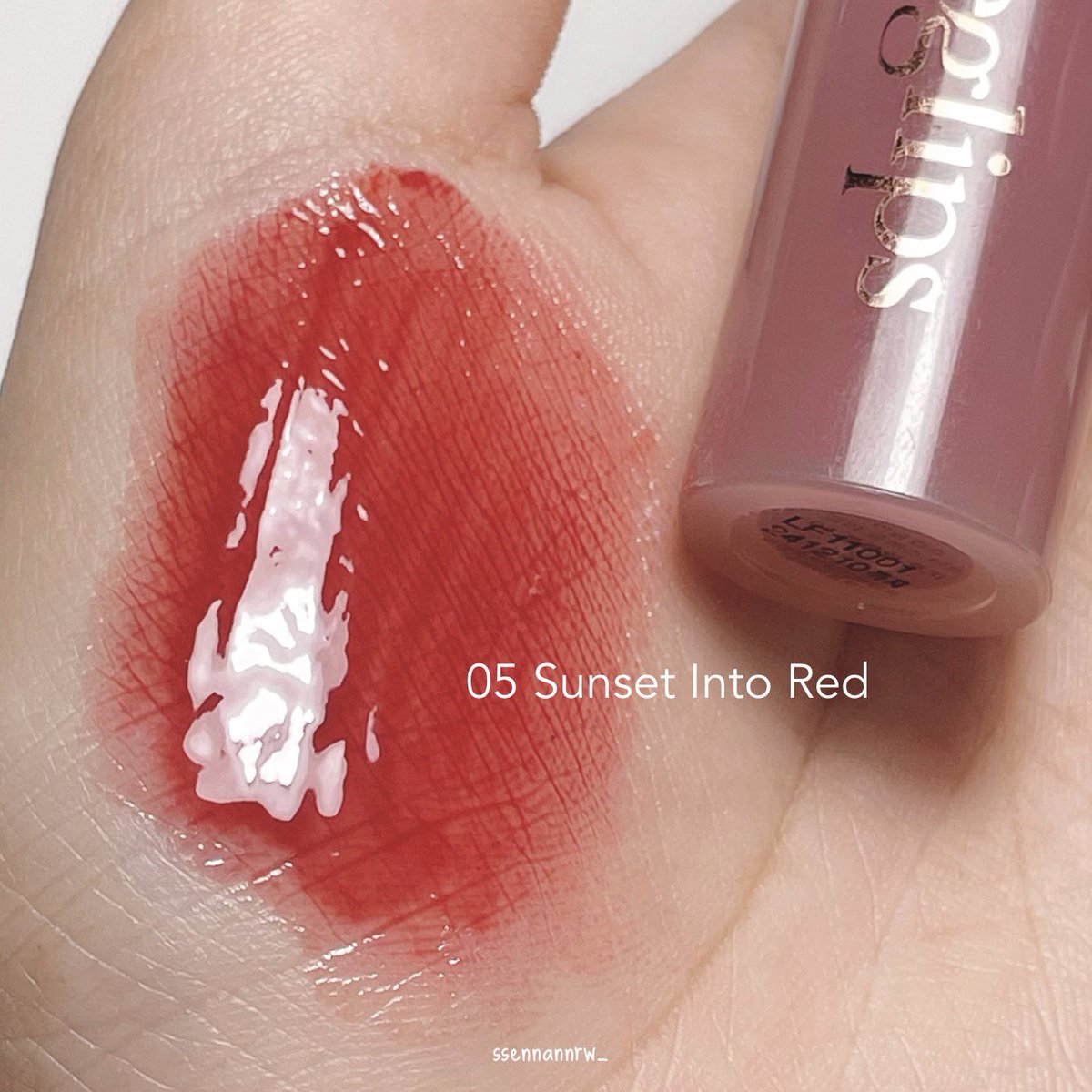 สีนี้ขับผิวโคตรแถมติดทนสุดๆ eglips melly glass tint เบอร์05 โทนแดงเชอร์รี่เกาหลีมากผิวสีไหนทาก็รอด เนื้อลิปฉ่ำทาแล้วปากเหมือนเยลลี่จุ้บุ้ กินน้ำกินข้าวสีก็ไม่หลุด ลิปทินท์แท่งโปรด ตอนนี้ลดเหลือ199 ต้องมีแล้วป่าวแกสวยขนาดนี้🥹🌹