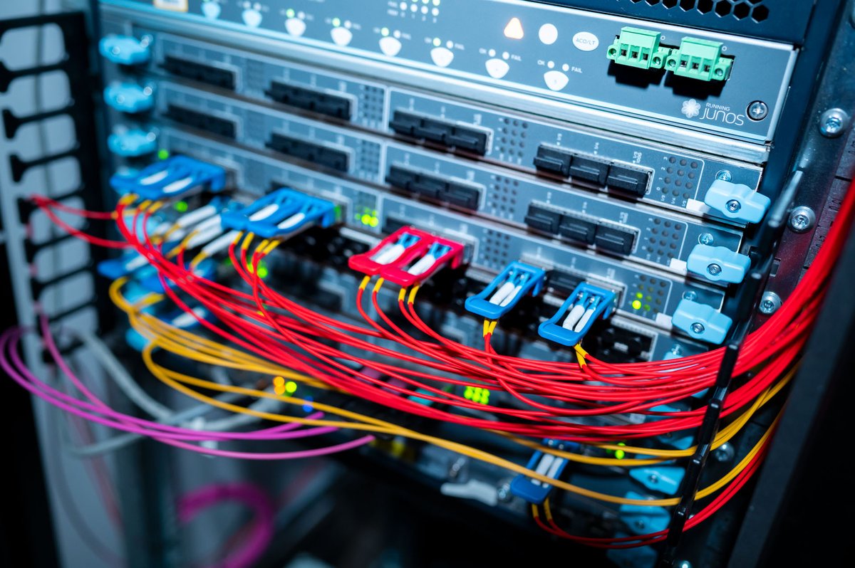IvoITD's tweet image. @cooolboxbg is 100Gbps ready with some new @JuniperNetworks equipment! 🦾