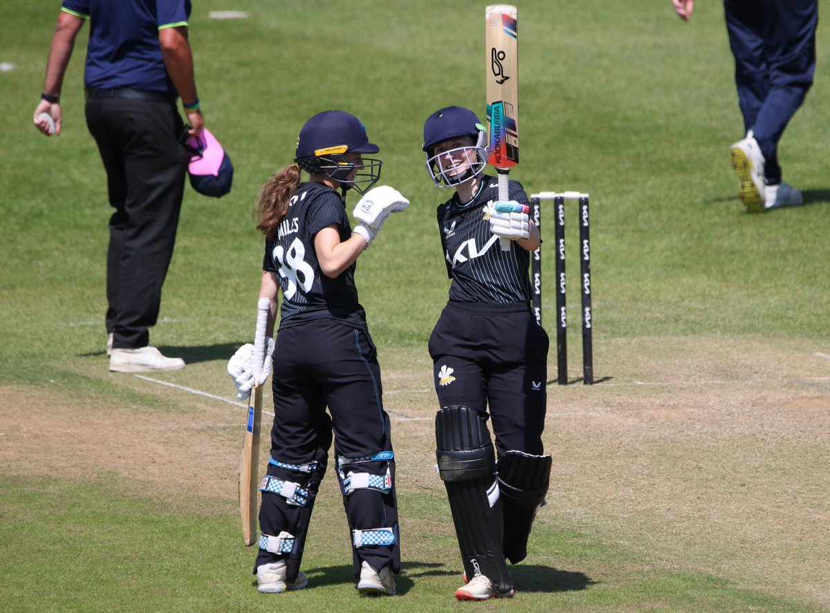 Maddie Blinkhorn-Jones scores a brilliant century for <a href="/SEStarsCricket/">South East Stars</a> vs The Blaze at Chipstead 💯

Maddie's scintillating knock of 100 came from 78 balls and included 18 boundaries 👏

Scorecard ➡️ live.nvplay.com/ecb/?tab=m_sco…

🤎 | #SurreyCricket