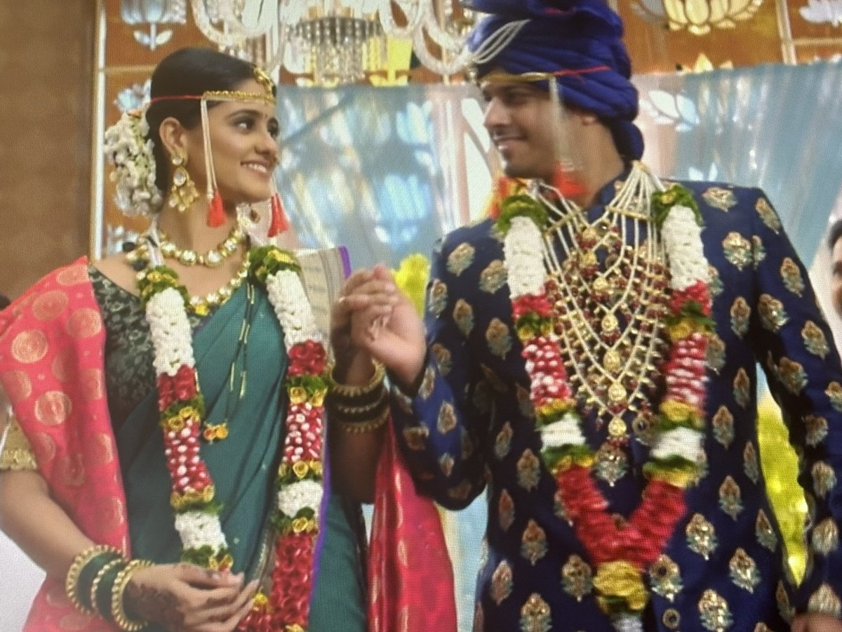 #GhumHainKisikeyPyaarMeiin #NeilBhatt #AyeshaSingh I choose to take this as their last memory where they lived happily ever after maybe not here on earth who did not deserve them but in heaven. Together forever. There will never be any other like Sairat . They are magical 😍❤️