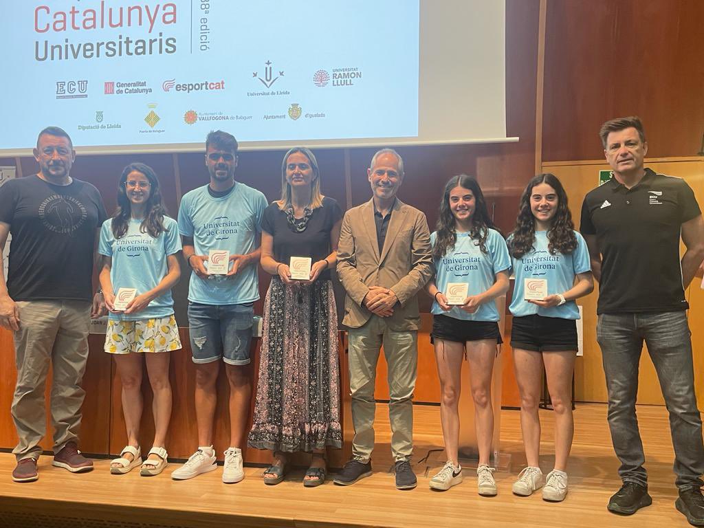 UdGEsports's tweet photo. 📢Us deixem amb la foto oficial dels premiats de la UdG d’avui a l’Acte de Cloenda de la 38a edició dels Campionats de Catalunya Universitaris 2023🤩🙌🏻
@esportcatuni
#UdGEsports #CCU23 #esportuniversitari https://t.co/f7iG6rKy9Z