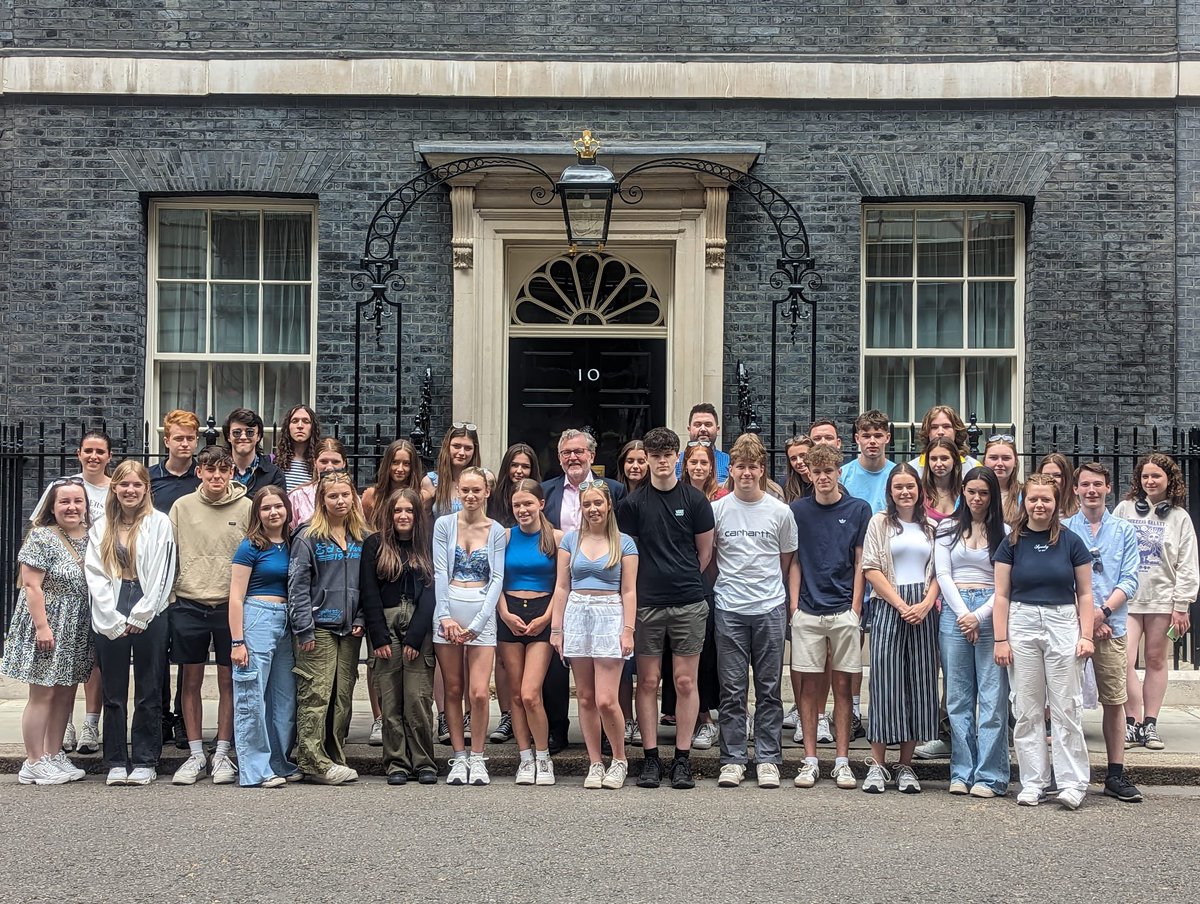 Great to welcome <a href="/PeeblesHigh/">Peebles High School</a> pupils to the Houses of Parliament with Lord Purvis and then to Downing Street.