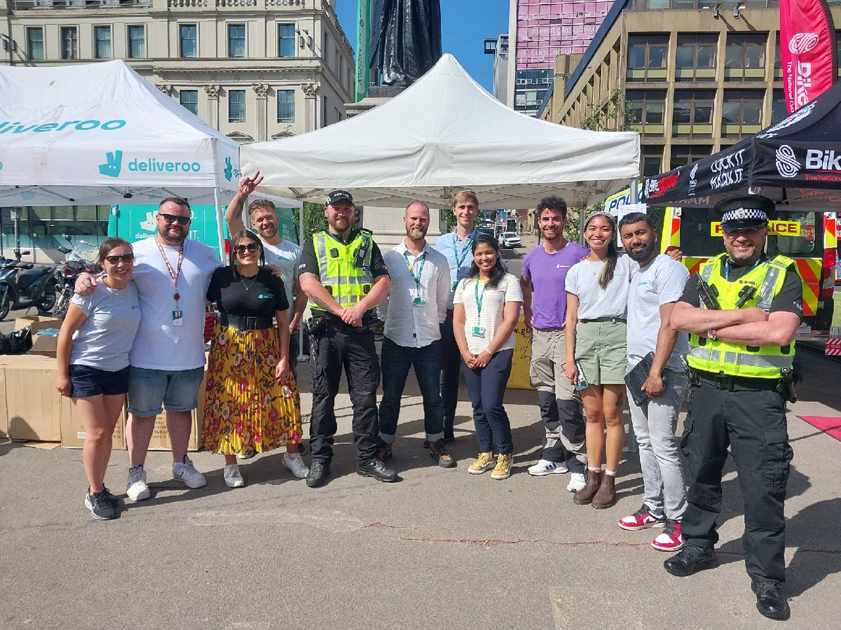 PSOSGlasgowCity's tweet photo. Another successful bike marking event at George Square with @GlasgowCC and @Deliveroo.
500+ persons engaged with Police, including 350 couriers, resulting in 185 bikes marked/registered with road safety advice provided.
#GlasgowCityPolice
#Optimize
#FollowYourHighwayCode https://t.co/7D4gUvxSkq