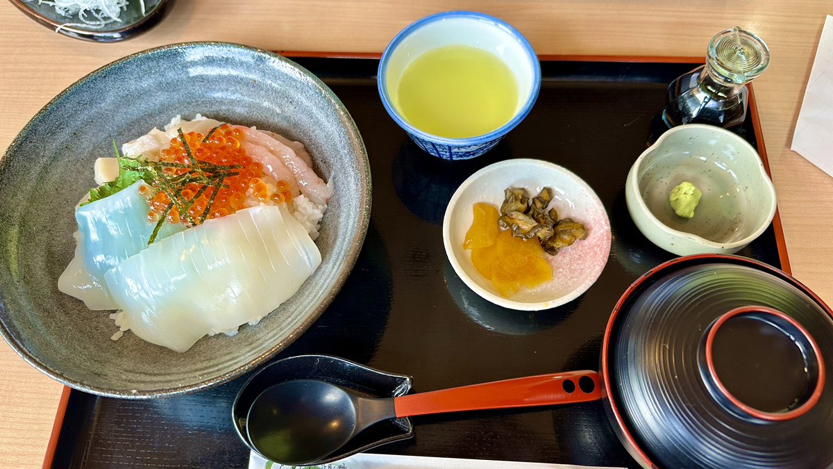 jsun726's tweet photo. #ドライブインやまだ 

ドライブインよしだ超満員…
海鮮丼食べて世久見漁港に https://t.co/27QrrJOiCp
