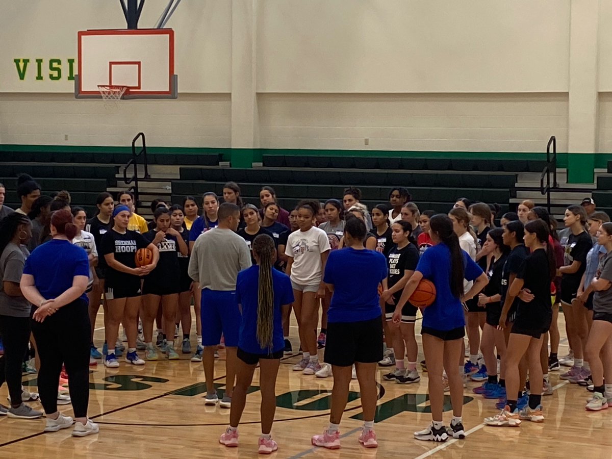 DudaIgiehon's tweet photo. Texas A&amp;M Kingsville Camp Day 1…
Positive energy, great teaching, awesome coaches, thrilling experience 😎. 
Day 2 READY💪🏾🏀🔥!!!
@Javelina_WBB @JavelinaNation 
 @SALadyHoops https://t.co/JG2wJWSzSk