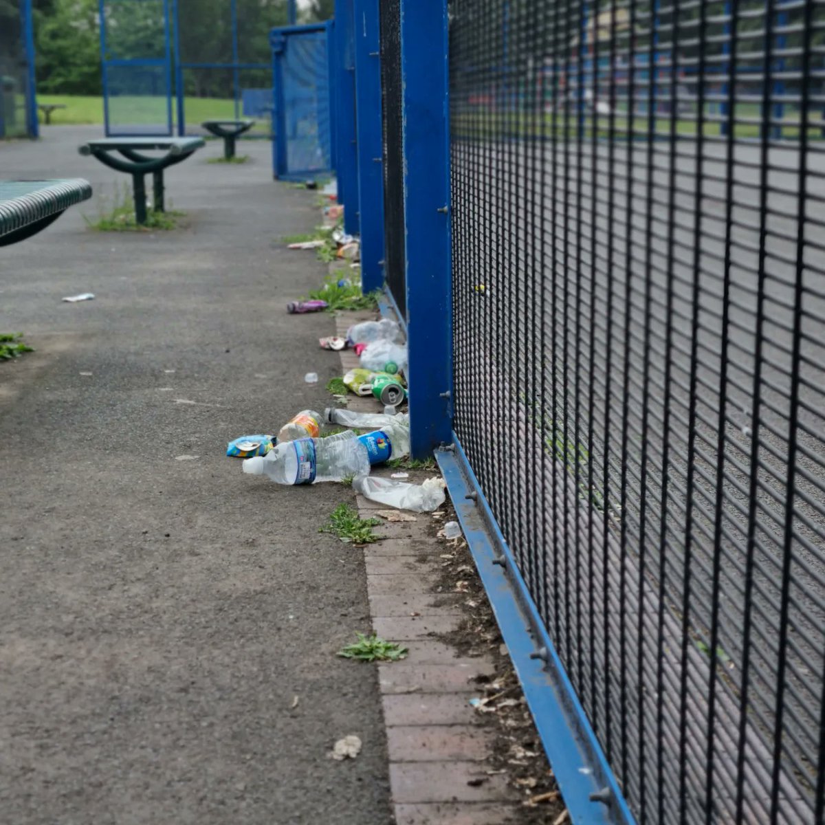Litterwatch1's tweet photo. #SandwellCoronationClean with Councillor Choudhury.

We #litterpicked along Brasshouse Lane up to Lewisham Park.

Lots of interaction with residents, and we removed 15 bags of litter 

#communityspirited #litterpicking
 #volunteersareimportant
@SercoESUK @sandwellcouncil https://t.co/LMZ4DKQHUo