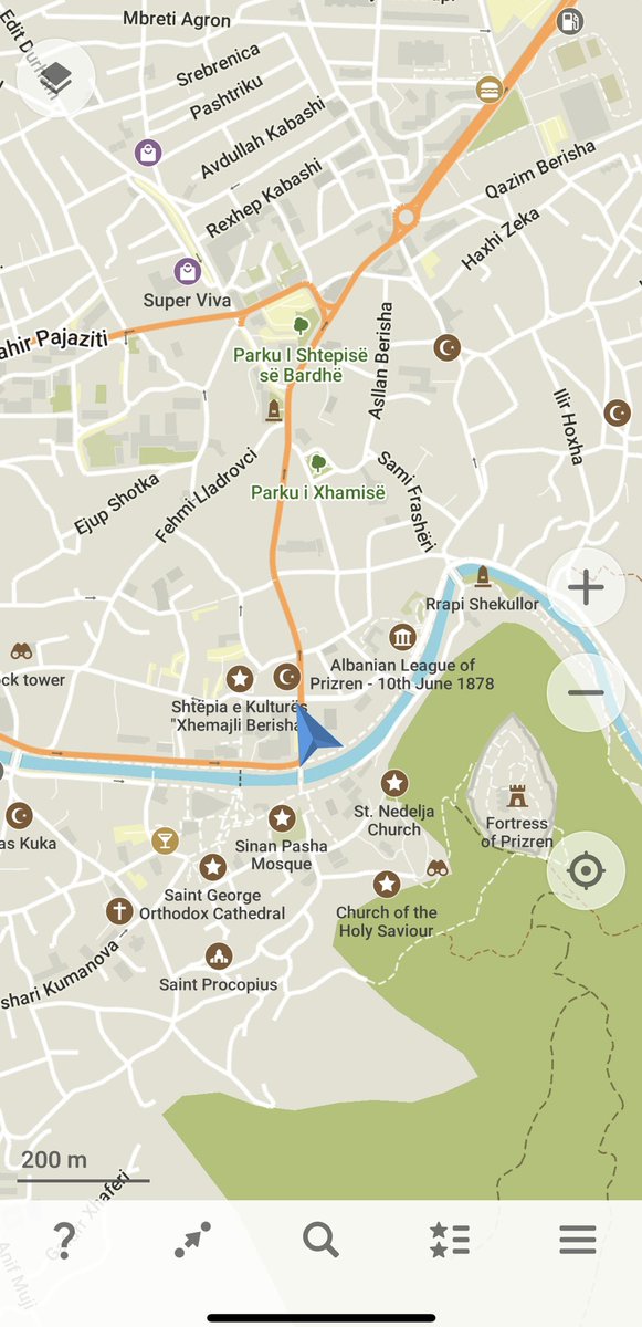 Apple Maps vs @OrganicMapsApp in Prizren, Kosovo 🇽🇰  #FOSS4G2023 #OpenStreetMap
