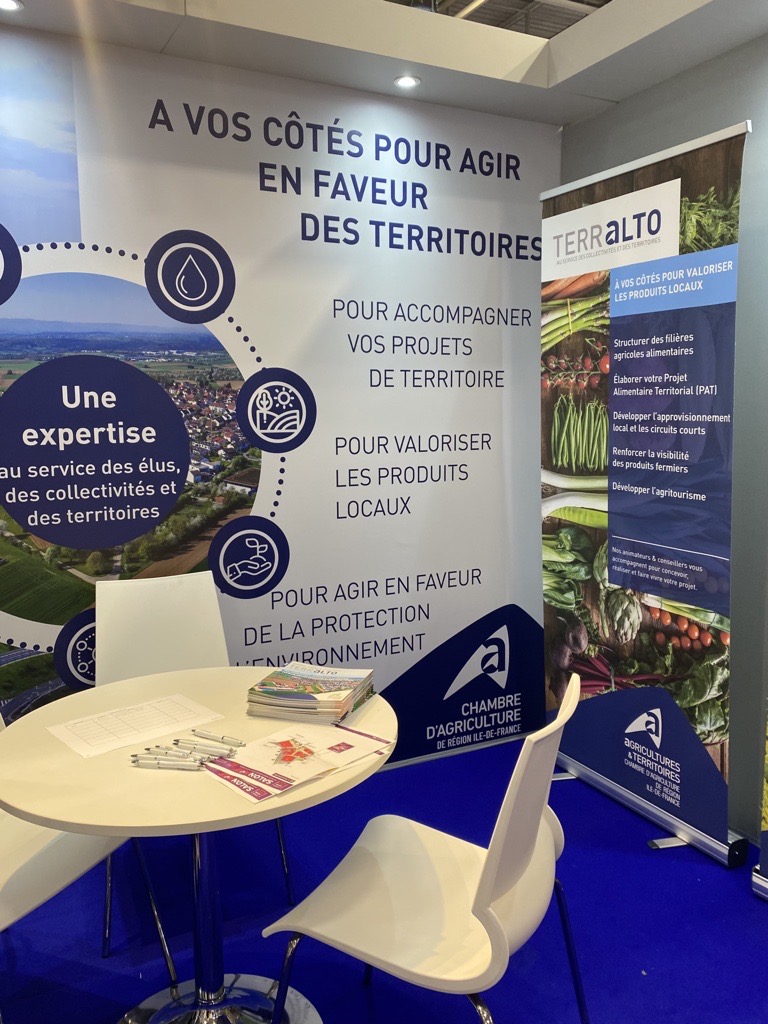 CAIDF's tweet photo. [#AMIF]
Ce salon est pour la @CAIDF l'occasion d'échanger avec les collectivités et territoires sur leur projet et ainsi présenter notre offre #TERRALTO 
@AgirAvenir
#enjeuxlocaux  #agricultureIDF https://t.co/w1C3CaGBoM