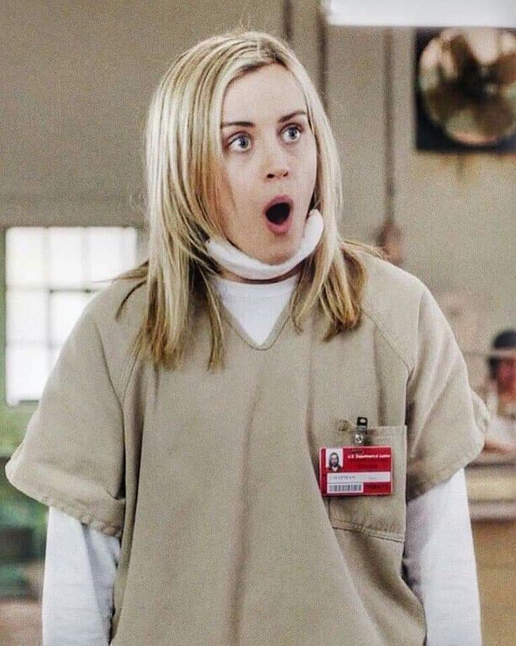 piper chapman enjoyer on Twitter "she’s literally this 🤏🏼 big"