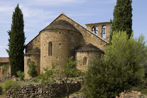 patrimonigencat's tweet photo. 🚗 A continuació, agafa el cotxe en direcció nord i segueix la ruta Rodamons per Beuda, que recorre les obres romàniques més destacables dels veïnats. T'encantaran!
T'agrada la proposta? Explora l'escapada sencera aquí
👉https://t.co/RxW9dBucDD
#escaPAT @descobrircat https://t.co/d1Lq44azry