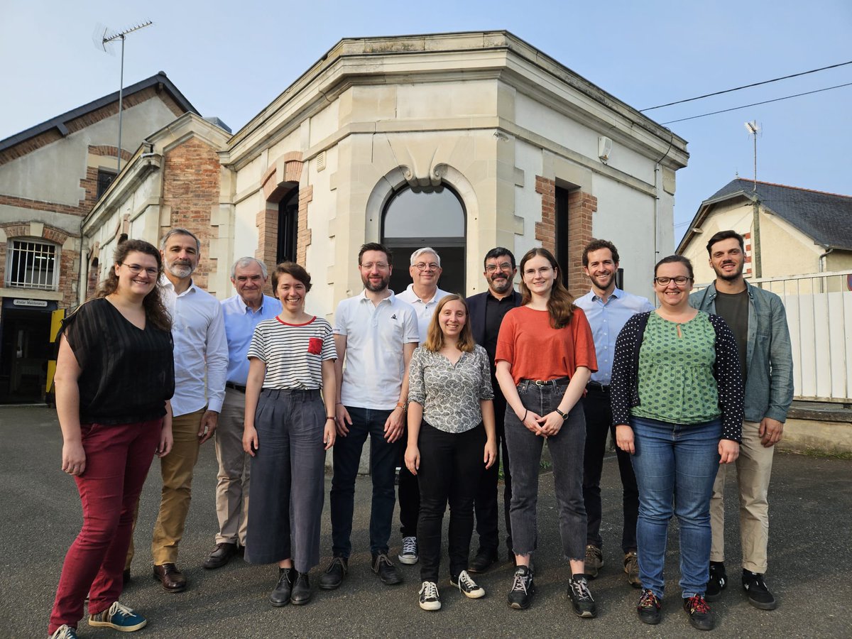 🔄♻️ #Projet #Recyclage #textile
Comité de Pilotage #FIREX 
Un projet collectif ambitieux de 5 partenaires français : <a href="/CETI_tex_innov/">CETI Transformative Textiles</a> (CENTRE EUROPEEN DES TEXTILES INNOVANTS, Les Tissages de Charlieu (LTC), MAPEA, TDV Industries et SYNERGIES TLC +d'infos : bit.ly/3PzfStU