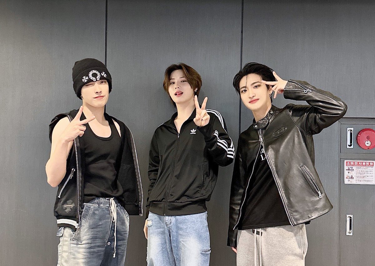 ELASTWORLDWIDE's tweet photo. 🐦 ║ TWITTER

“I did the "BOUNCY" challenge with Hong Joong
You all watch it right??🔥 My happiness is at 100% 😎
Hong Joong and Seong Hwa, thank you so much!! I’m cheering for the rest of your promotions!🕺🏻
ATEEZ, fighting!! Congrats on winning the first place today!!🎉🎉” https://t.co/bACwjMWdya