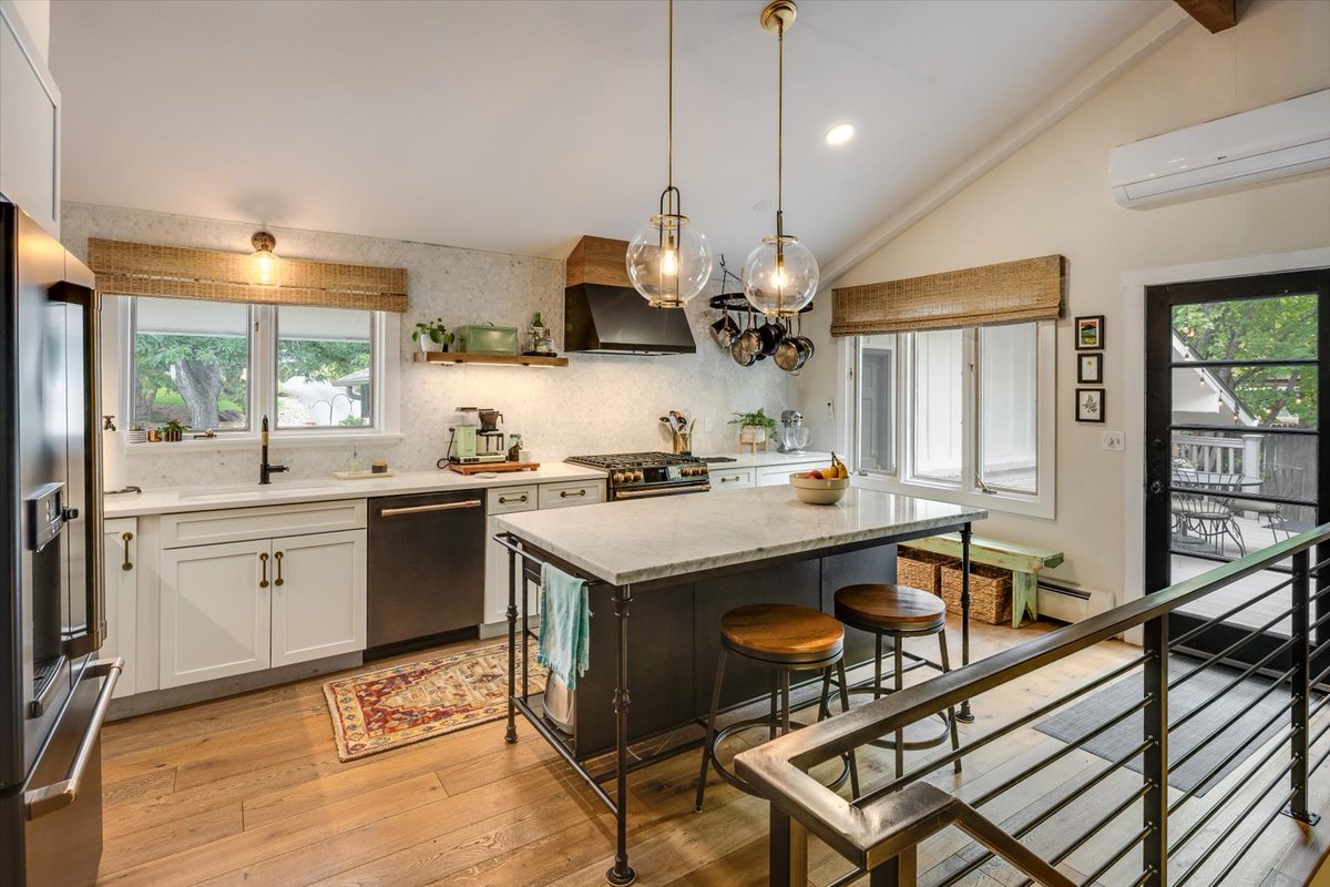 ✨ SOLD✨7087 Indian Peaks Trl in Boulder. $1.799M.  Gorgeous remodel by the Boulder Country Club. Homes that are updated and move-in ready are selling!
#boulderrealestate #bouldercountryclub #boulderrealtor #gunbarrelhomes #gunbarrelco #boulderco