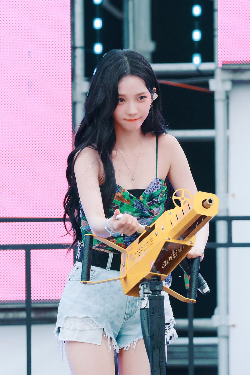 just_0411's tweet photo. 230625 WATERBOMB 🥽💦🔫
#카리나 #Karina #에스파 #aespa https://t.co/BoewVTlJrW