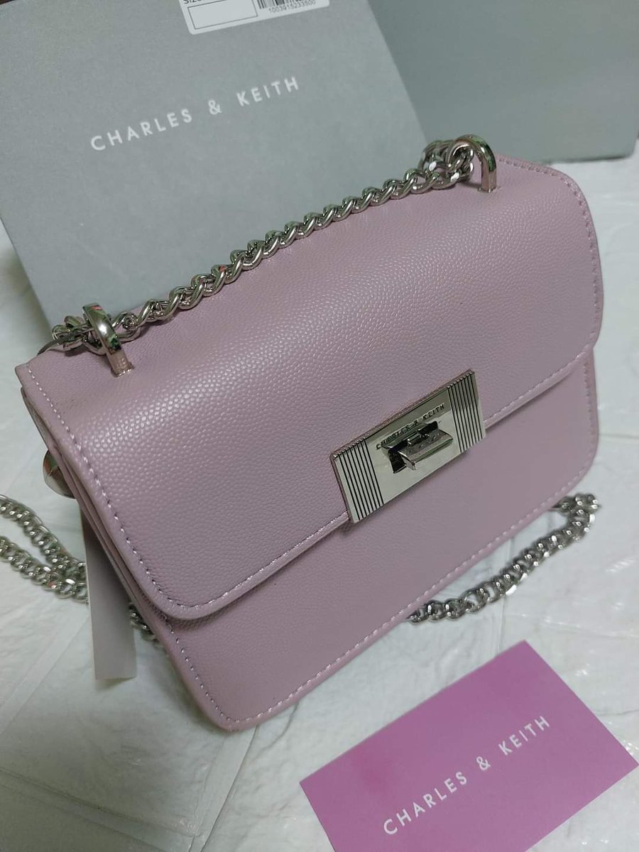 Catalogo360's tweet photo. CHARLES &amp; KEITH 👜💜💜💜
• Size : 5" ( H ) x 8" ( L )
• Factory Pull out Bags and wallet
• Includes : Tag, Dustbag &amp; Paperbag.

Happy Shopping🛒 https://t.co/wPohHBJcdn