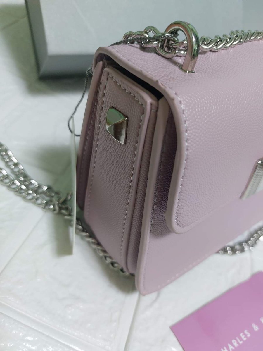 Catalogo360's tweet photo. CHARLES &amp; KEITH 👜💜💜💜
• Size : 5" ( H ) x 8" ( L )
• Factory Pull out Bags and wallet
• Includes : Tag, Dustbag &amp; Paperbag.

Happy Shopping🛒 https://t.co/wPohHBJcdn