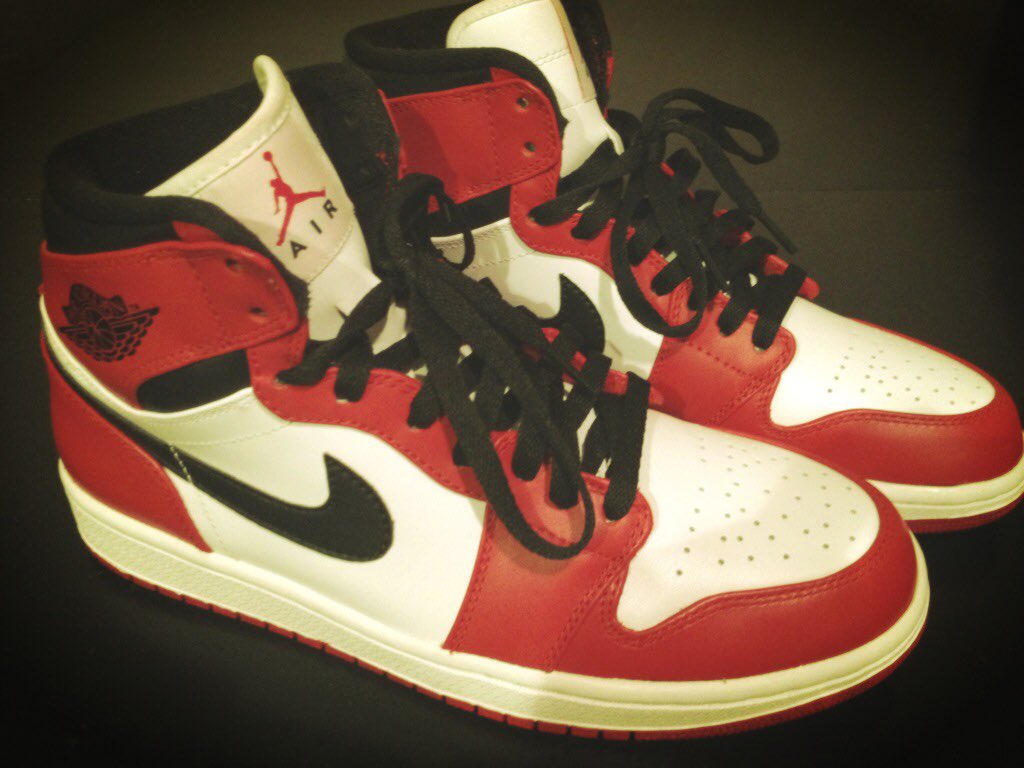 tpace810's tweet photo. @footlocker 2013 Chicago 1’s before the hype https://t.co/Kbj2MpsGAR