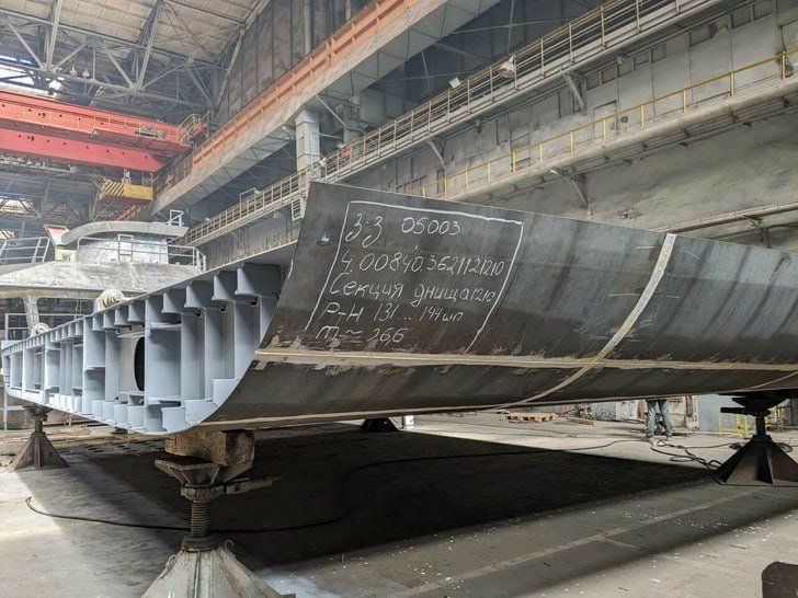 На заводе Красное Сормово заложен третий круизный лайнер проекта 00840 Карелия для компании ВодоходЪ. Сдать судно планируется в 2026 году. Суда проекта будут эксплуатироваться в акваториях Черного, Азовского, Каспийского и Белого морей, а также на внутренних водных путях