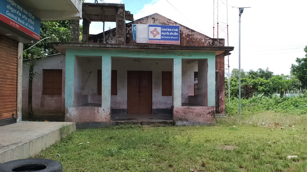 hamit_debbarma's tweet photo. @centralbank_in আজ আমি সকাল ১১টা থেকে  Central Bank Of India এসে ছিল কাজের জন্য কিন্তু এখনও Bankকের কর্মীরা আসে না। অনেক প্রচুর মানুষ অপেক্ষা করে বসে আছি। Is Today Bank Holiday ???
Central Bank Of India
Barakathal Branch
pin:799211
#Cbi https://t.co/Jm9u3Q4cPf