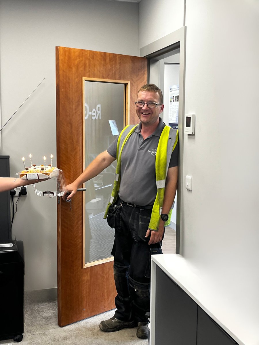 Collie White, our Maintenance Fitter, celebrated his birthday last week. Cake, coffee and tea for everyone!🎉🎈🍰

#regenrobotics #regenwaste #robotics #tankcleaning #robotictankcleaning #innovation #ourfutureissafer #oil #gas #technicaldesign #manufacture #safety #sustainability