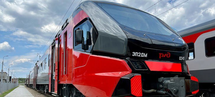 Успешно завершены сертификационные испытания импортозамещенной версии электропоезда постоянного тока ЭП2ДМ производства Демиховского машиностроительного завода, что позволяет начать серийное производство. В процессе импортозамещения участвовали более 80 предприятий