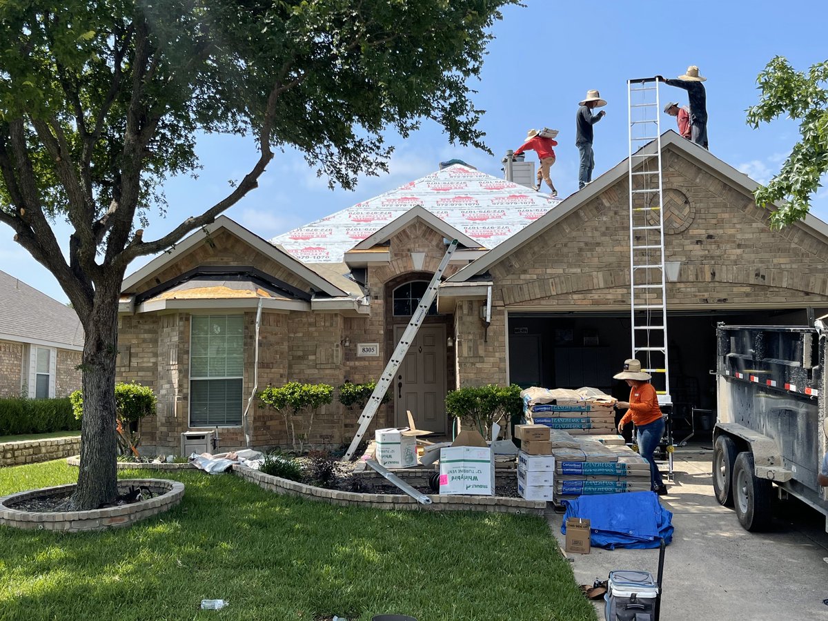 We're excited to share that DFW Roofing Pro is hard at work in McKinney! 🏡✨ Our expert team is dedicated to delivering top-notch roofing services, and this project is no exception. #DFWRoofingPro #McKinneyRoofing #RoofingServices #ReliableRoofers