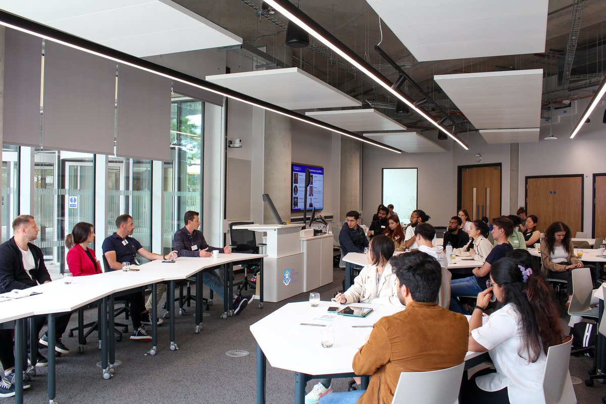 📸 Our Head of Sales <a href="/jimohodson/">James Hodson</a> in action during a recent <a href="/sheffielduni/">The University of Sheffield</a> panel discussing networking in the digital age. 

James was there to give advice to Sheffield students on finding career opportunities and making connections through networking 🤝