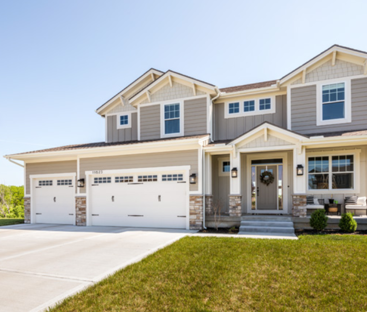 RILampus's tweet photo. From HOUSES🏠 to HORSES🐴 - Glen Gery offers it all▪️🧱

#rilampus #lampus #stoneveneer #glengery #landmarkcollection https://t.co/CLTriRvEGG