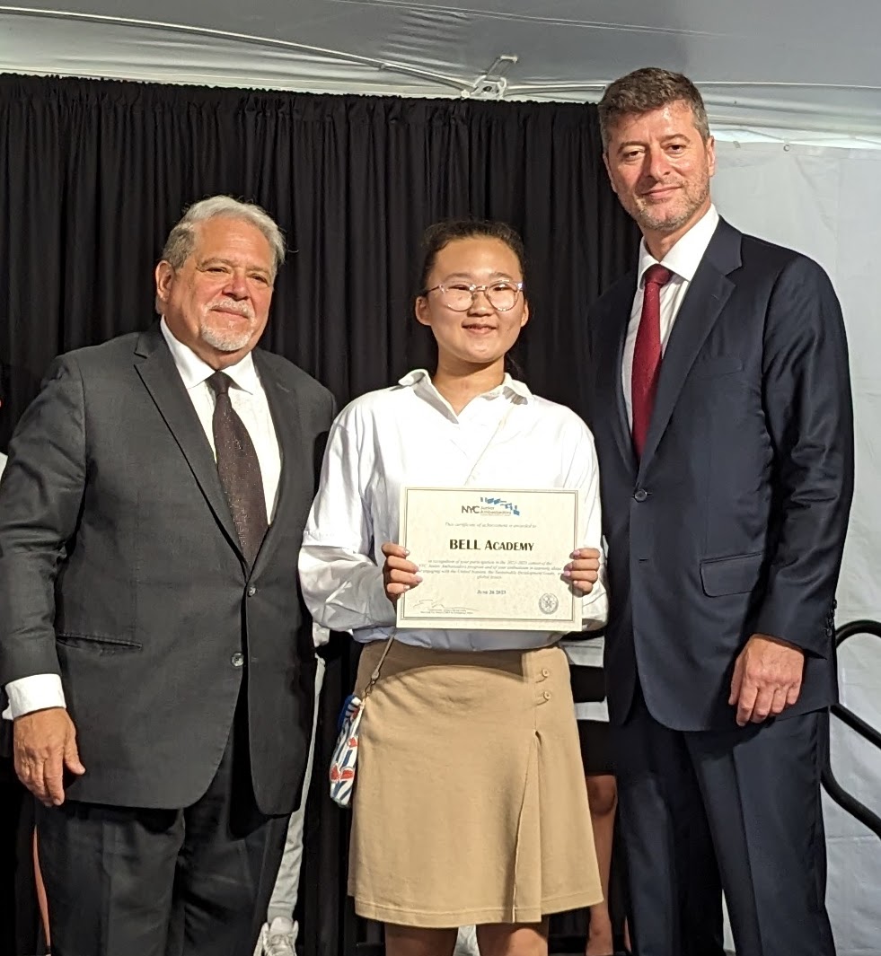 BELLAcademy's tweet photo. BELL Academy's Junior United Nations Ambassadors traveled to Gracie Mansion for an event hosted by the Mayor's Office to celebrate our accomplishments, hard work, and our culminating project to help people in need. https://t.co/KAneUGEJ70
