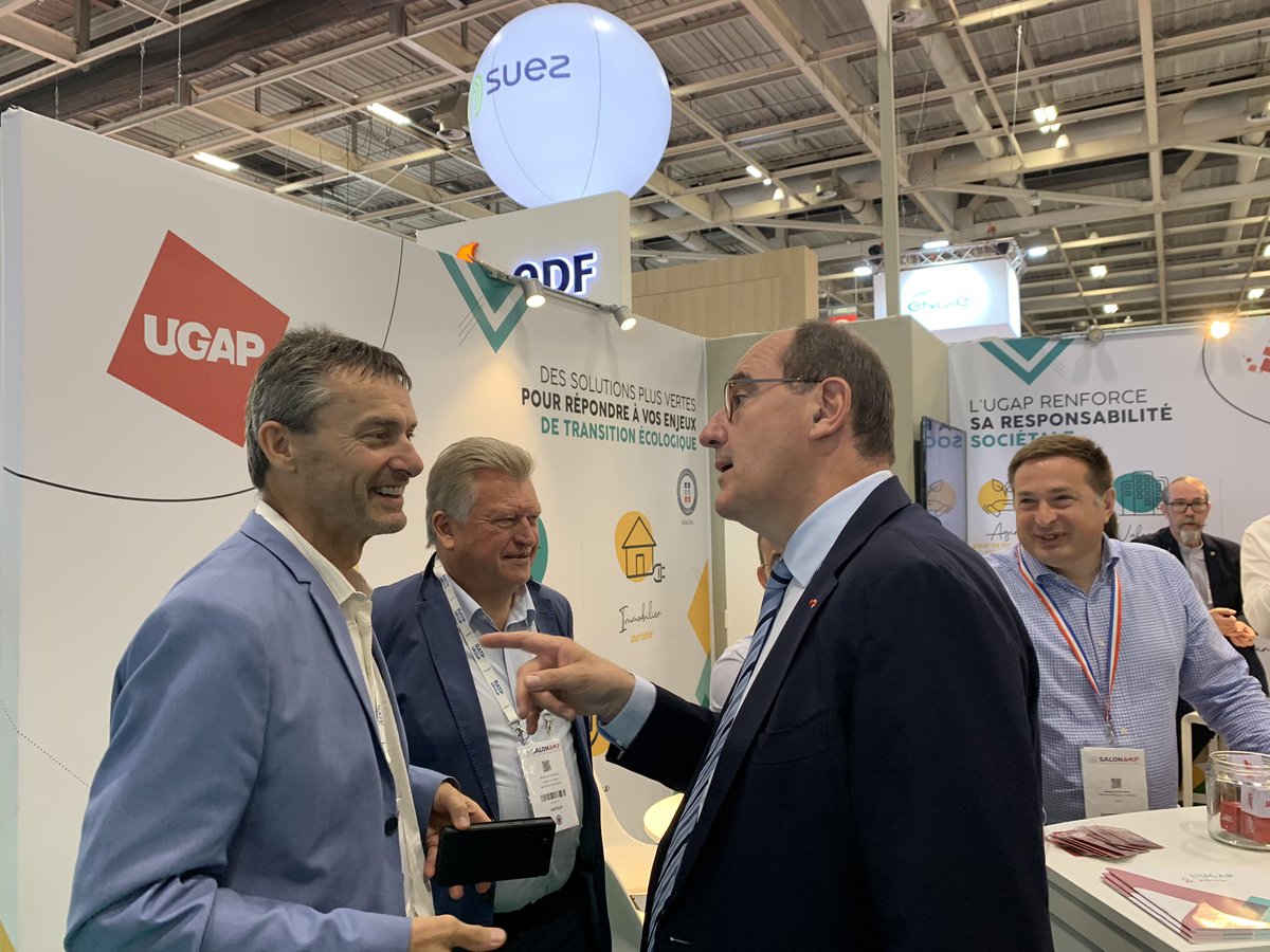valerieperrone's tweet photo. En direct du salon de lâAMIF : visite des officiels Ă lâUGAP la centrale d'achat public qui accompagne les territoires
#commandepublique #labelrfar
#sport #collectivitéslocales
#AMIF #partenariat #UGAP âŽïž https://t.co/LhZ3ww1Ajo