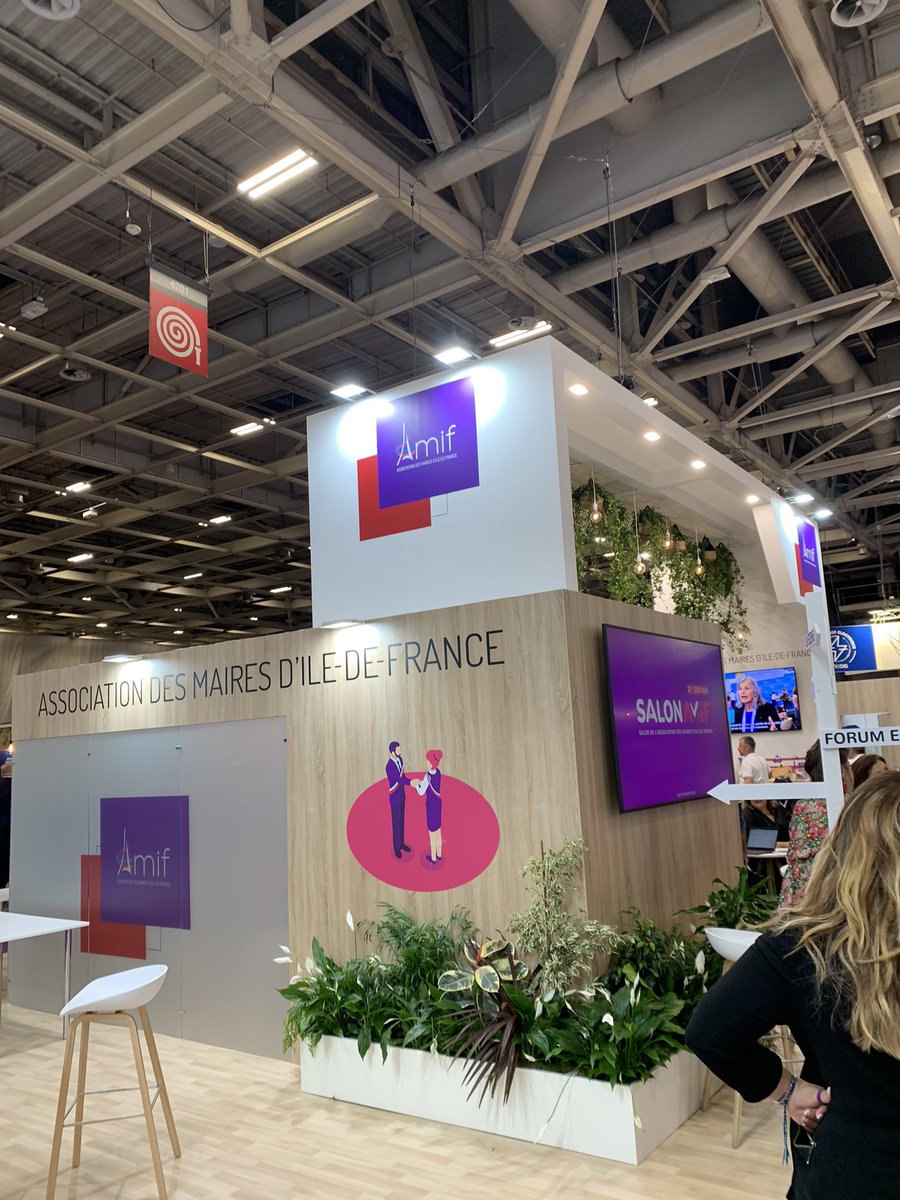 valerieperrone's tweet photo. En direct du salon de lâAMIF : visite des officiels Ă lâUGAP la centrale d'achat public qui accompagne les territoires
#commandepublique #labelrfar
#sport #collectivitéslocales
#AMIF #partenariat #UGAP âŽïž https://t.co/LhZ3ww1Ajo